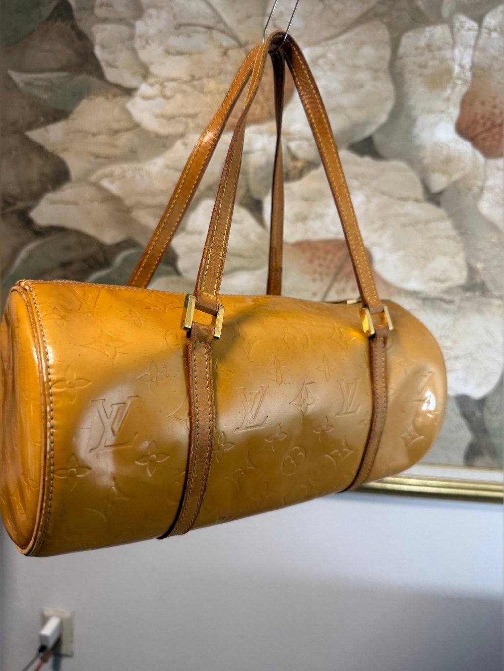 Louis Vuitton Monogram Vernis Papillon - Picture 4 of 16